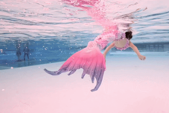 董璇：原来爱情甜蜜，无奈劳燕分飞！不回望，现在新恋情正酣