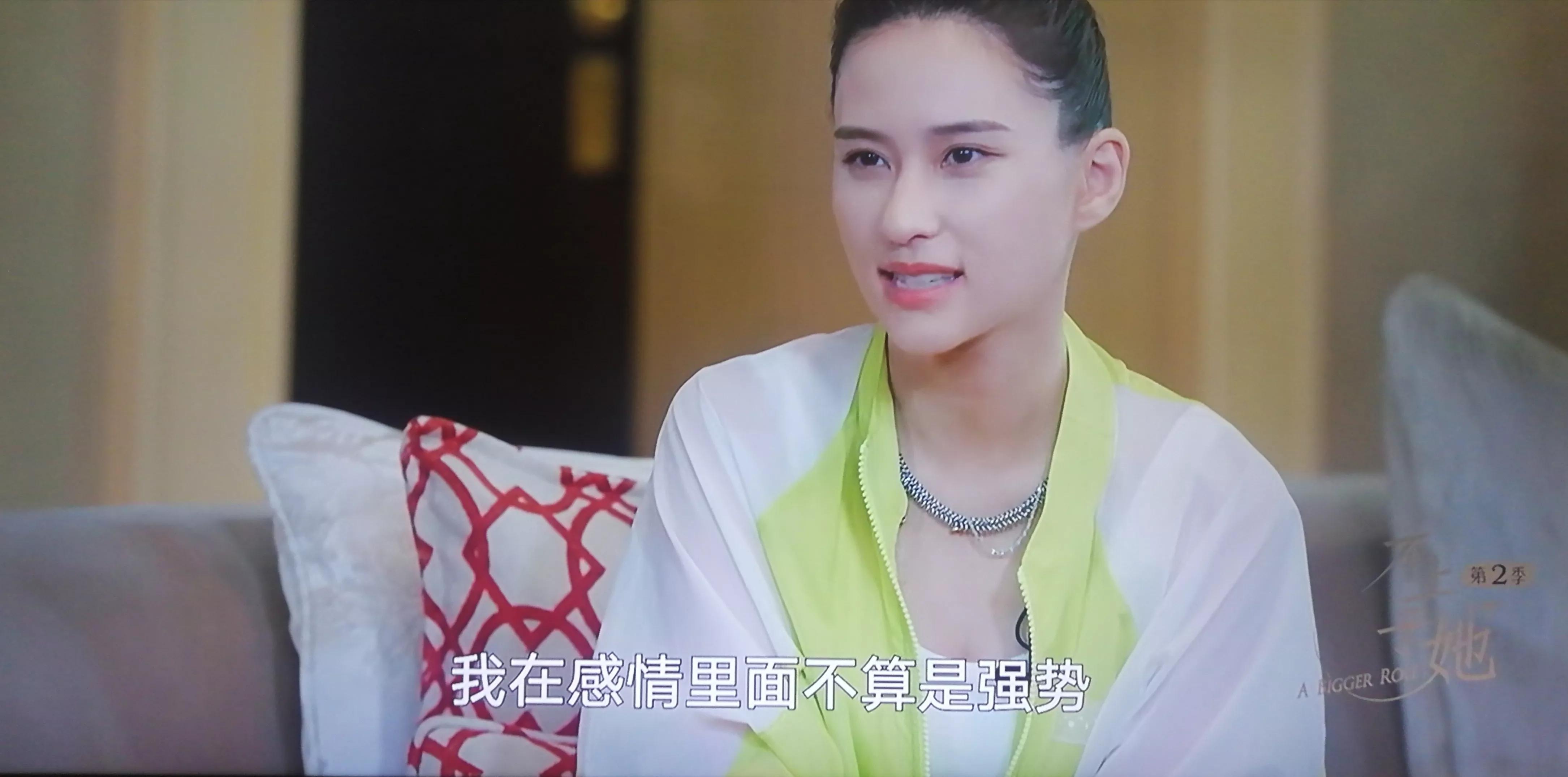 赌王千金何超莲：从小觉得自己很穷，豪门里的低姿态是门必修功课