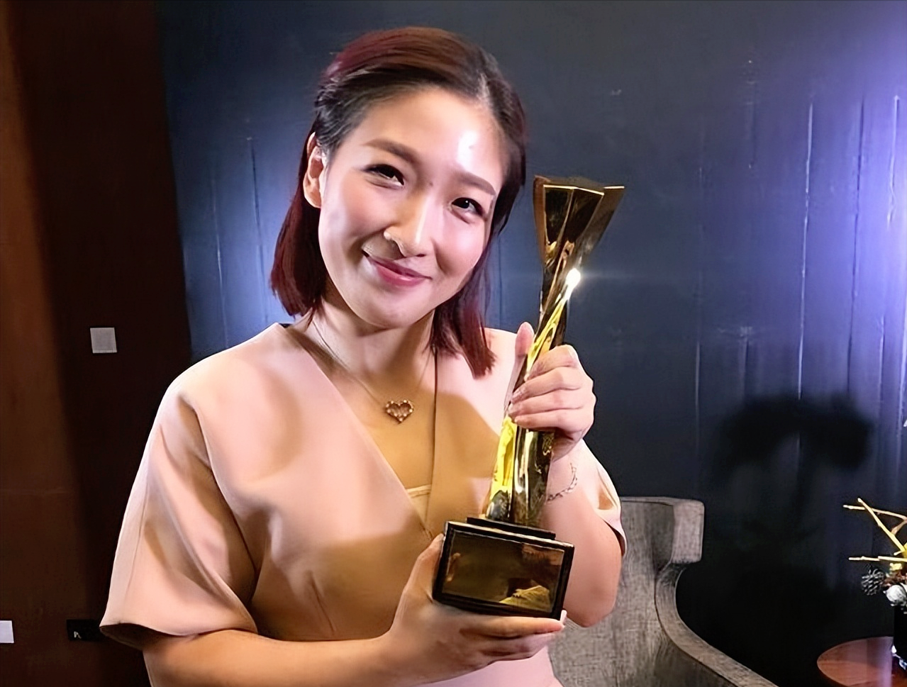 刘诗雯为什么退出乒乓球世界杯(刘诗雯喜提豪车!