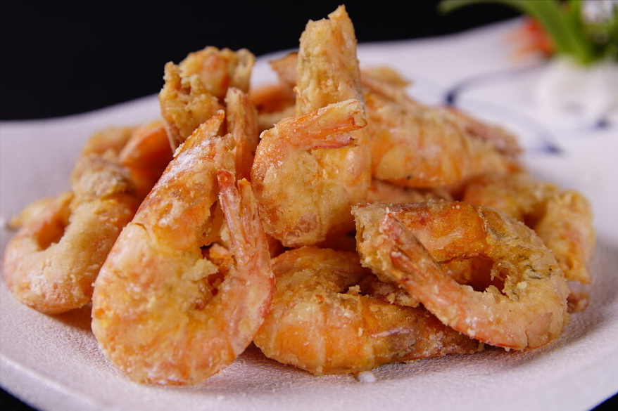 10分钟就能搞定的椒盐虾，酥脆入味连皮都能吃，年夜饭上记得做