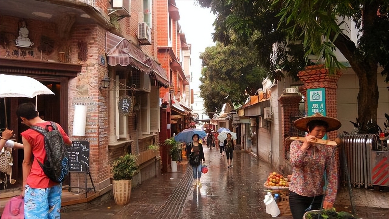 6年前要拆除所有小区围墙，如今门禁森严人脸识别才让进