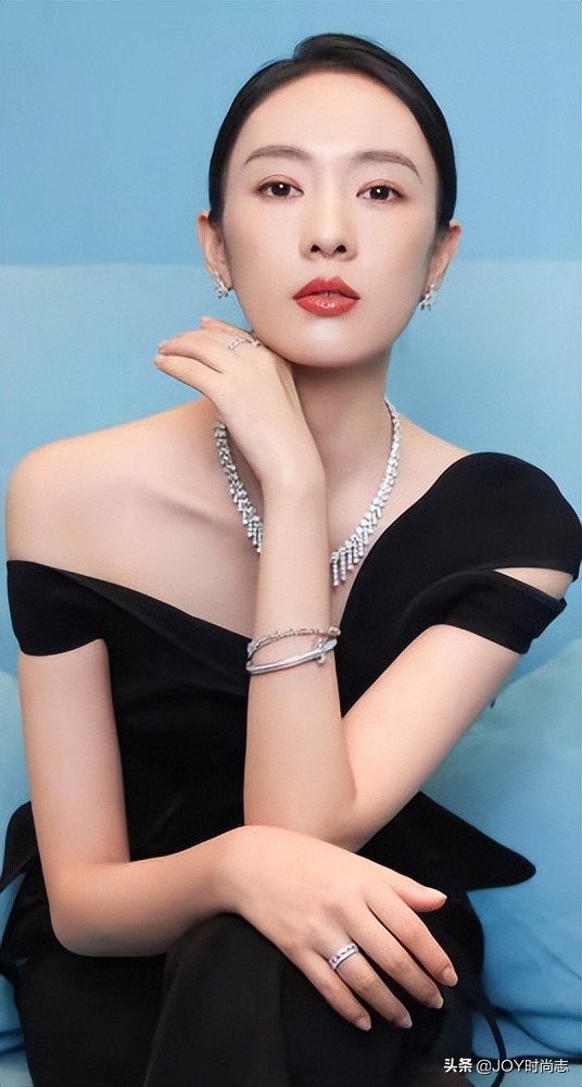 跟“小章子怡”学穿衣，童瑶的衣品你需要细细品味