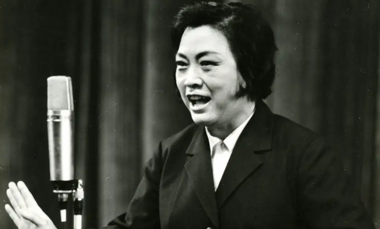 著名歌唱家王昆：和丈夫相伴71年，丈夫离世2个月后，她追随而去