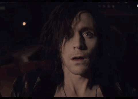 顶流巨星遭封杀？因家暴跌下神坛，还被质疑不会演戏，全靠服化道