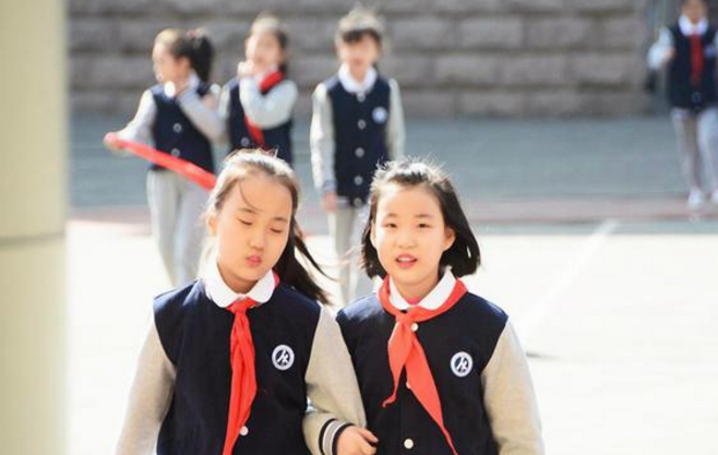 中小学迎来“好消息”，计划2022年“全面落实”？老师却坐不住了