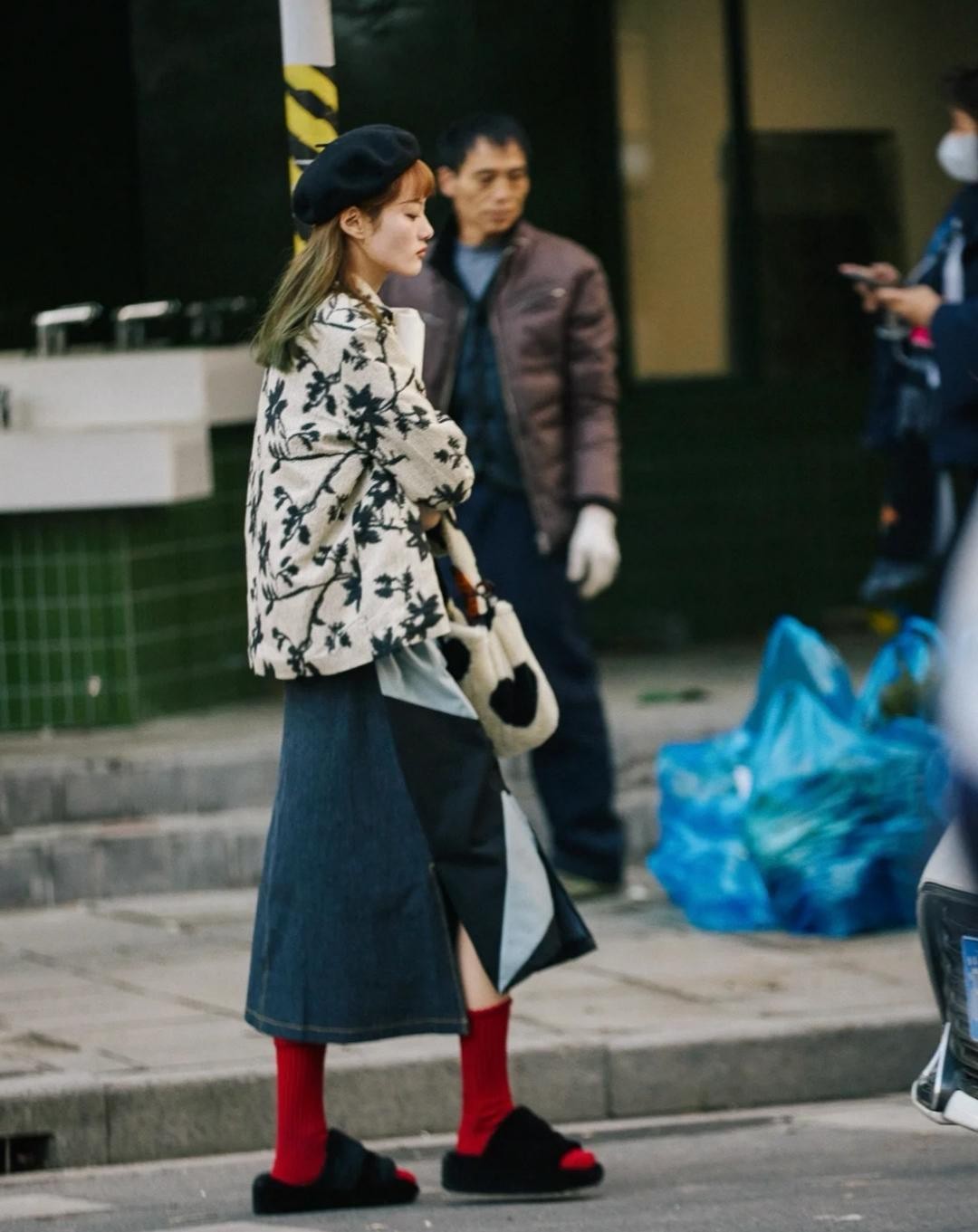 上海的女人都这么贵气吗？穿加绒的外套温柔还大方，特别的时髦