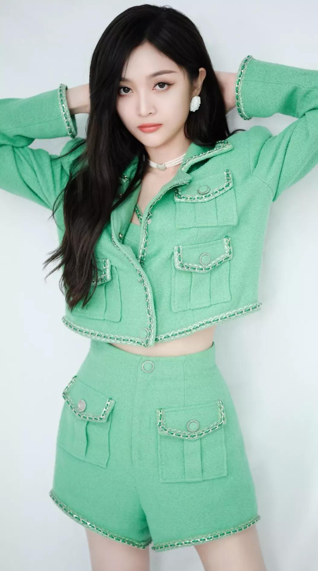 吴宣仪日常穿搭