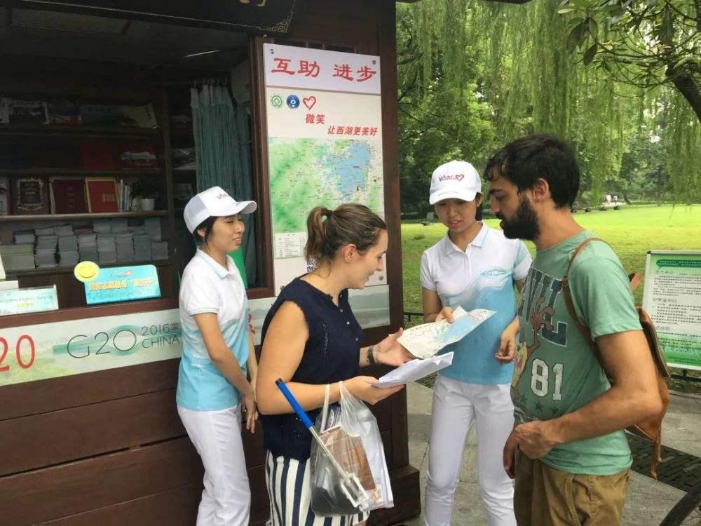 北京地铁去英文化？英文标识换成了中文和拼音，代表着什么？