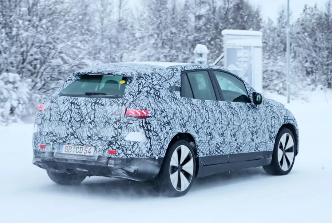 冬练三九——奔驰EQE SUV加紧测试