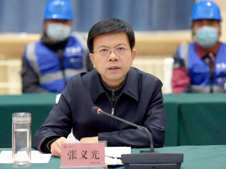 火遍媒体！这26位人大代表、12位政协委员，全部进京履职，全毕业于同一所大学！