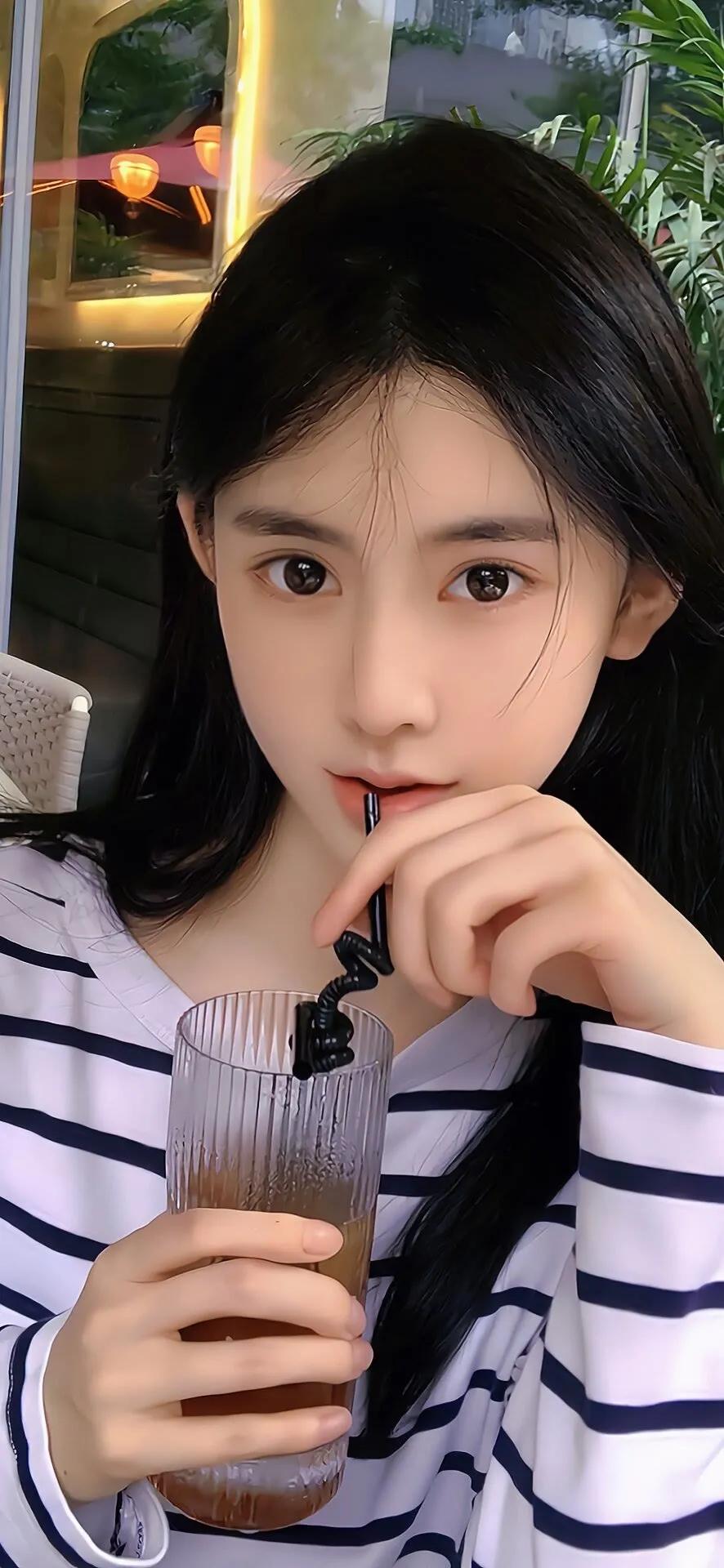 00后容颜完全碾压90、80后，美貌属于她们