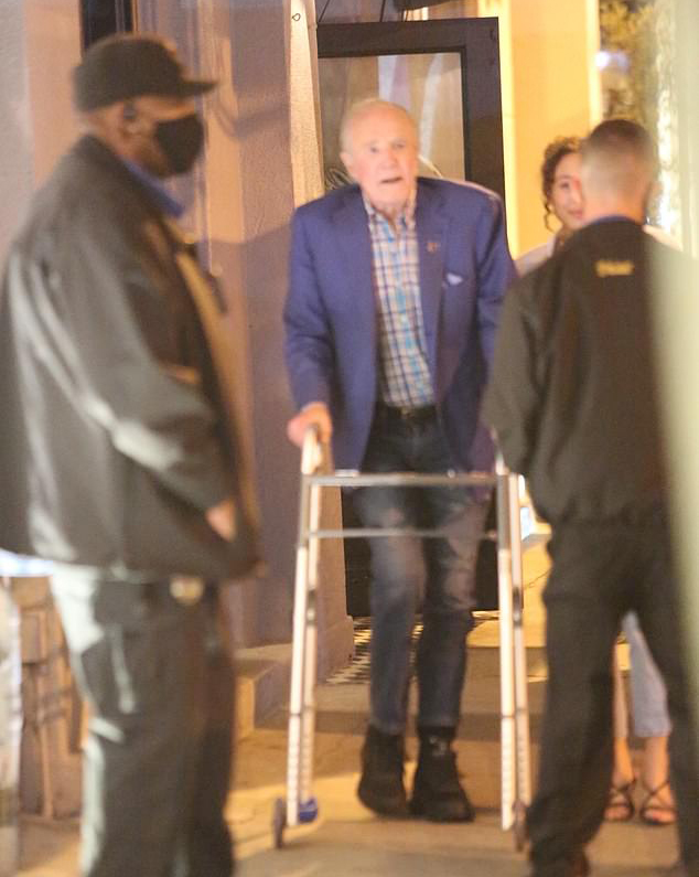 《教父》主演詹姆斯·凯恩去世，2月份参加该片50周年聚会照曝光