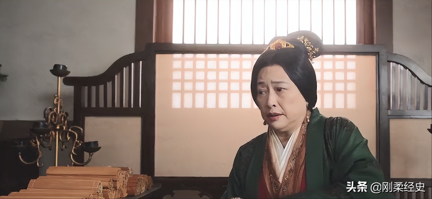 星汉灿烂：疑似“还珠”翻版，“小燕子”附体，满是套路