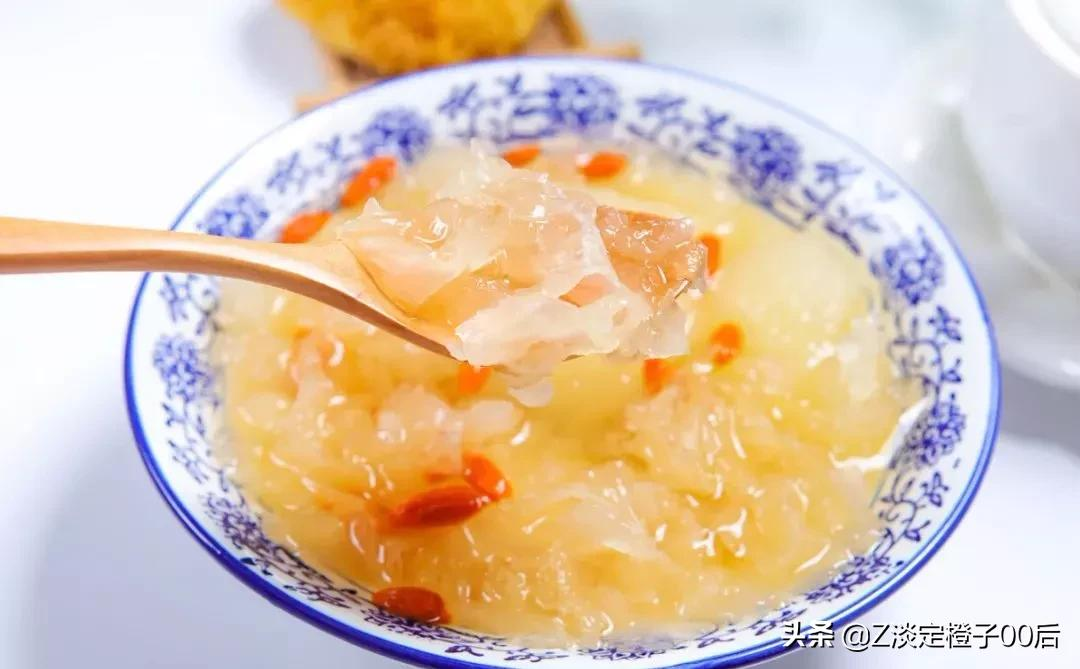 银耳汤的美味做法大全：教你煮出香甜可口的营养银耳汤