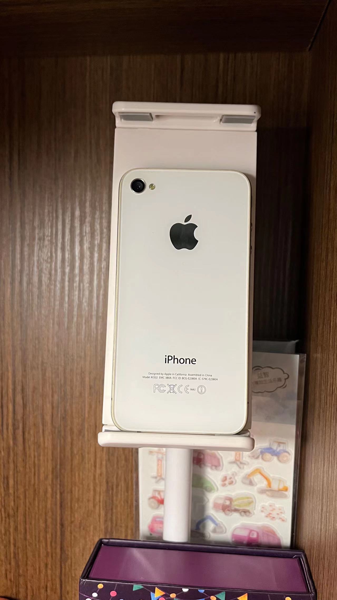 心血来潮，把玩把玩一代神机iPhone 4