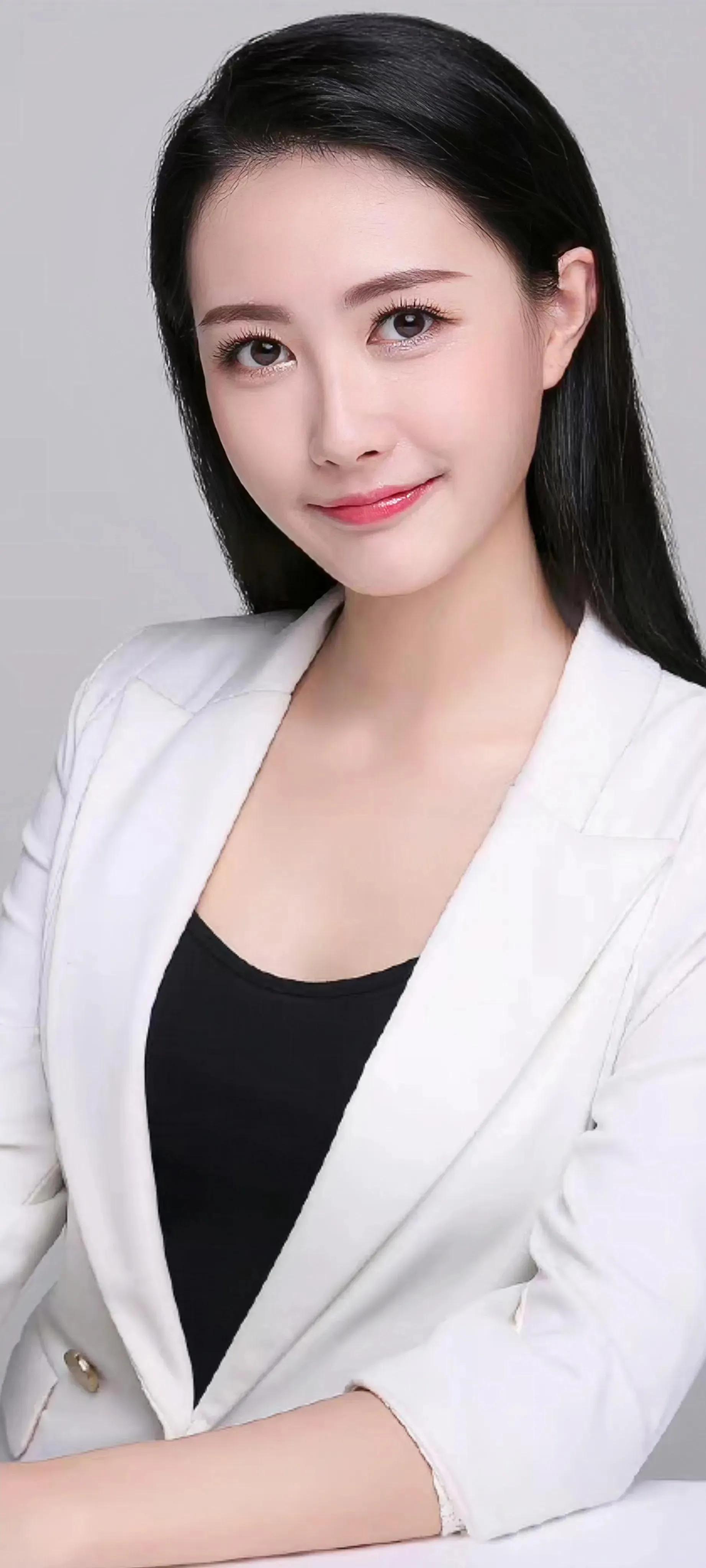 端庄美丽的张子璇
