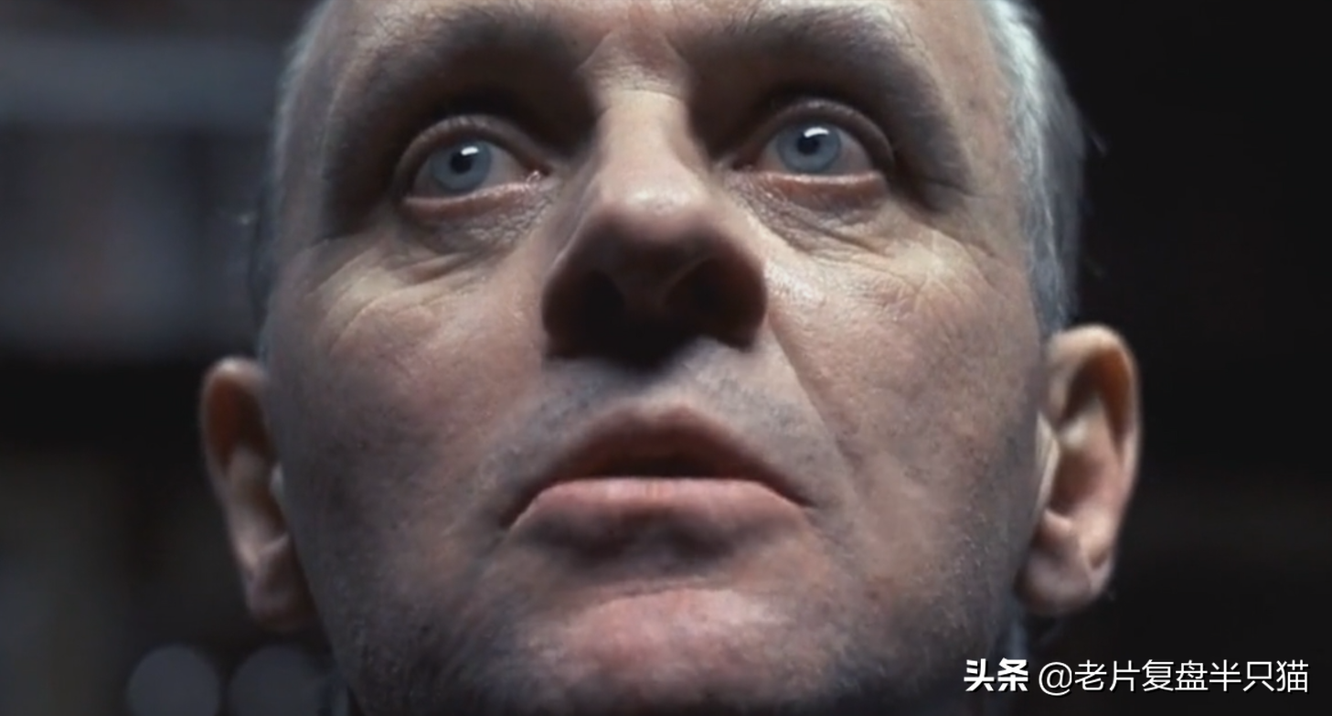 转院的过程中,汉尼拔和史达林终于有了第一次的身体接触.