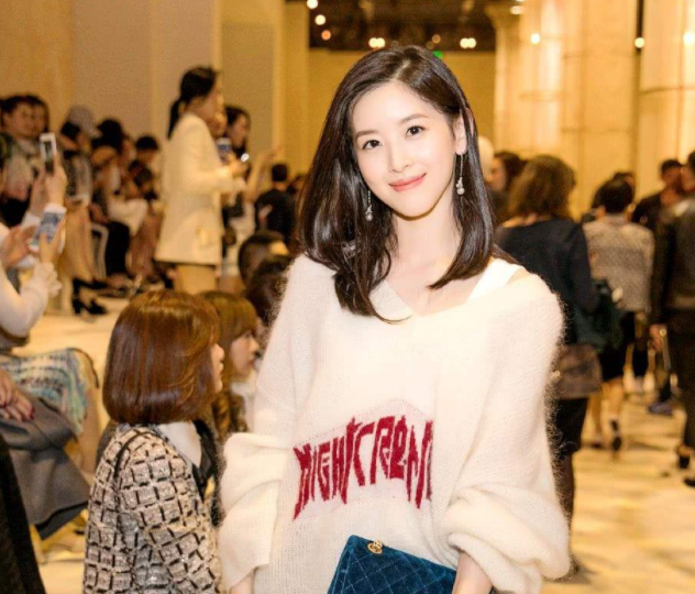 国内大学校花名单爆出，榜首颇具争议，上戏校花备受网友喜爱