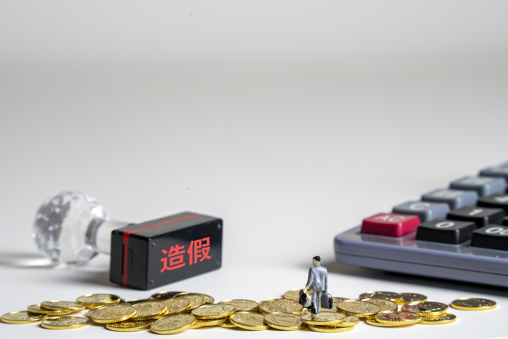 6年虚增562亿收入、未如实披露实控人，“区块链第一股”被罚千万