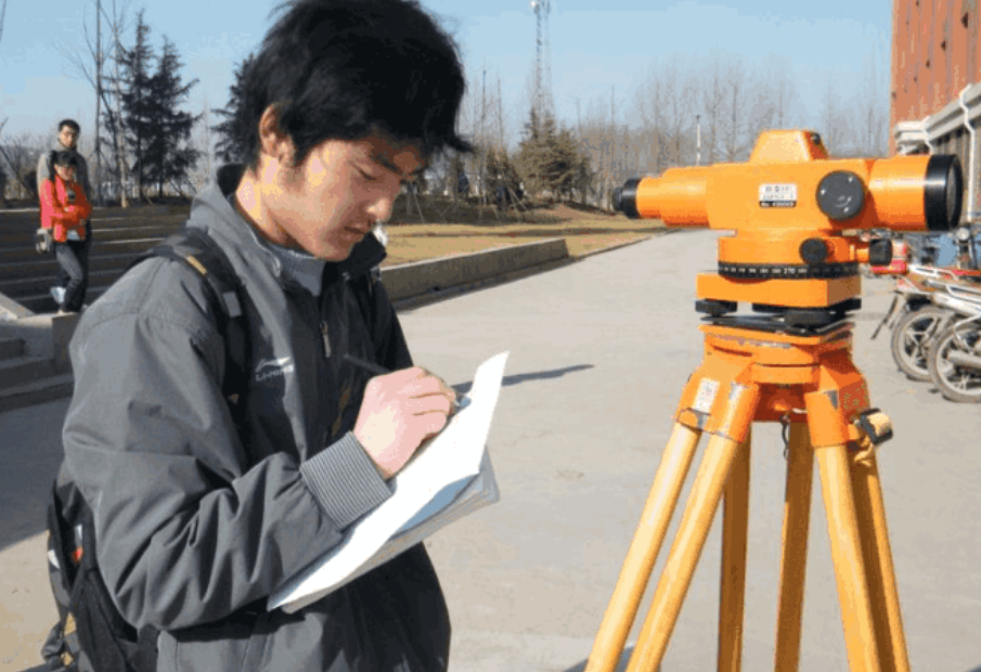 毕业后才明白，不适合考公务员的专业，大学生想进“体制内”很难