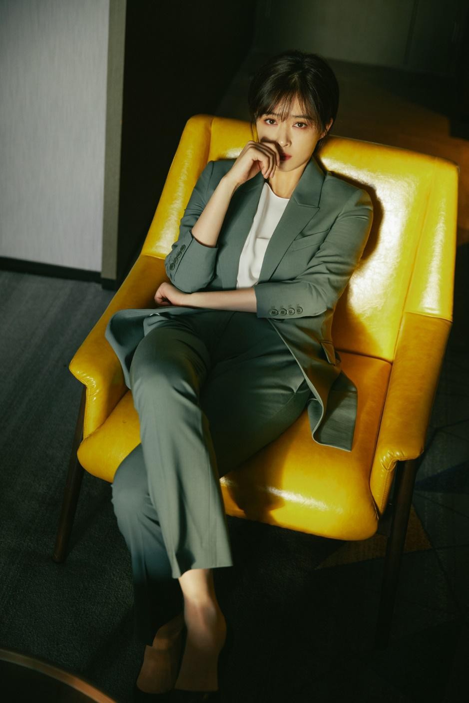 同样是“齐耳短发”，杨紫清爽减龄，迪丽热巴让人不忍直视