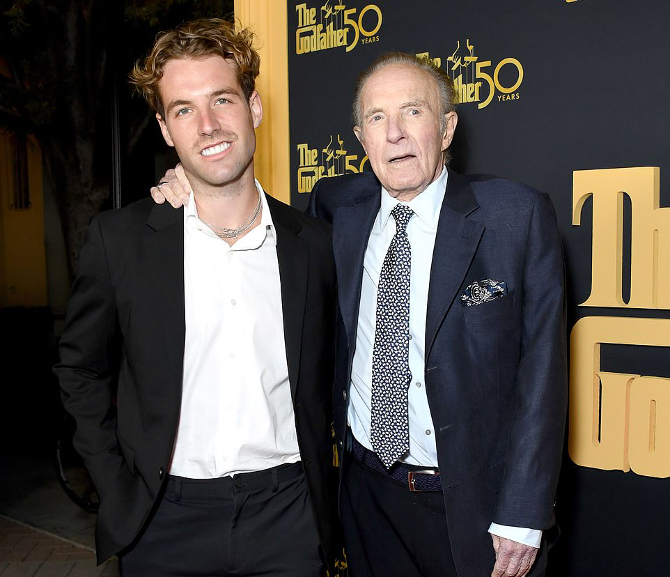 《教父》主演詹姆斯·凯恩去世，2月份参加该片50周年聚会照曝光