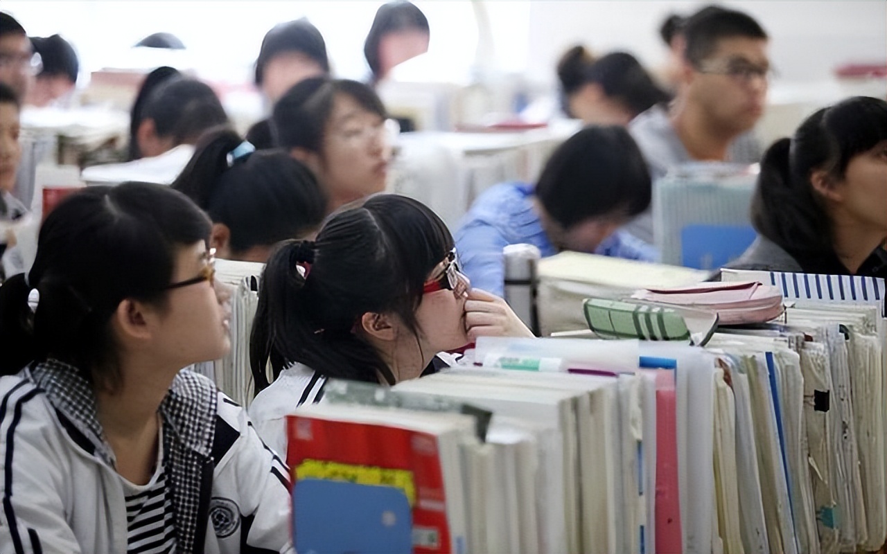 资深班主任表示，高考成绩也有“定型期”，考生要重点关注