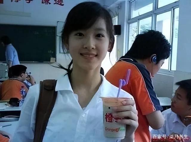 且看奶茶妹妹章泽天，是如何把一手烂牌打成王炸的…