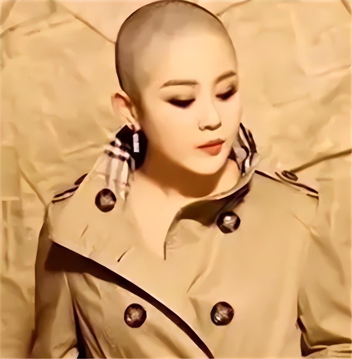 前央视主持患癌后，痛心反问：现在还有多少人过着我从前的生活