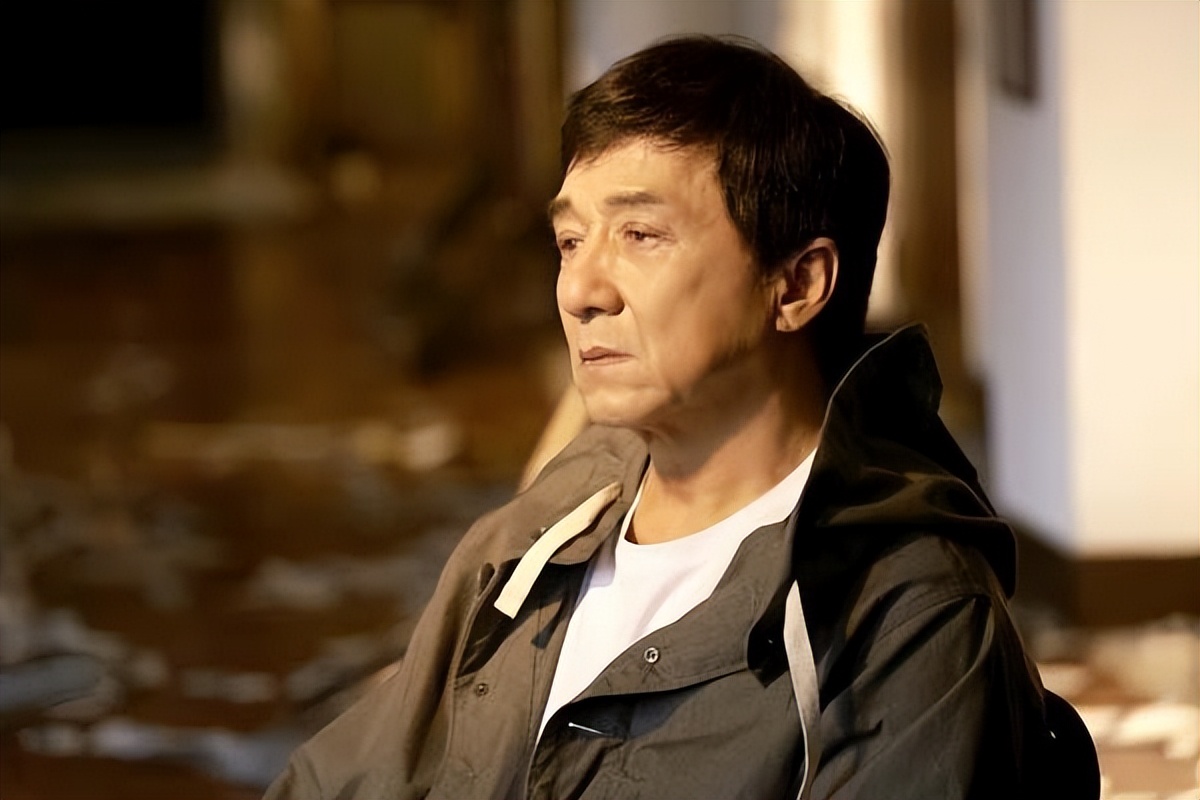 2007年成龙和亲哥安徽相认，对方一贫如洗，他有没有帮帮哥哥们