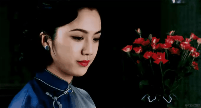 明星红黑榜：巨星范十足的郑秀文，仿佛下一秒就要开唱了