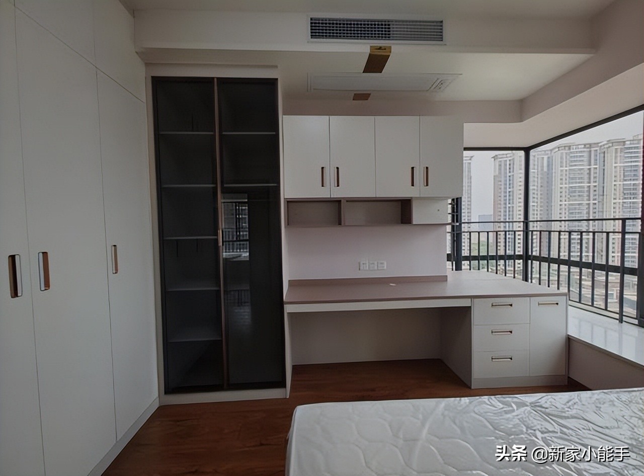 他家116平新中式风格，全屋文雅又大气，进屋就被入户玄关迷住