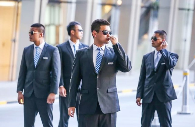 美女保镖吸引29万粉丝，年薪36万，富商老板一次小费超一个月工资