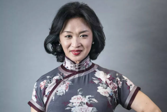 金星前妻肯波琳个人资料(金星在变为女儿身之前只有一个妻子的,这个