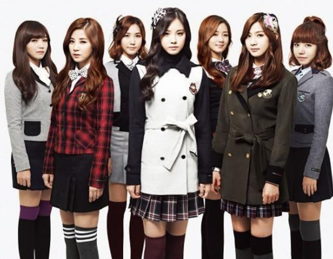 各国“校服”大比拼，俄罗斯校服像服务员，中国校服“最顺眼”