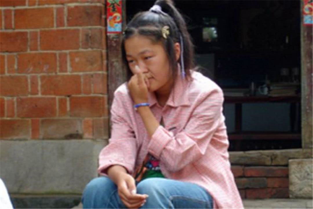 河南女孩高考交白卷抗击应试教育，人生一事无成，本质也是懦弱