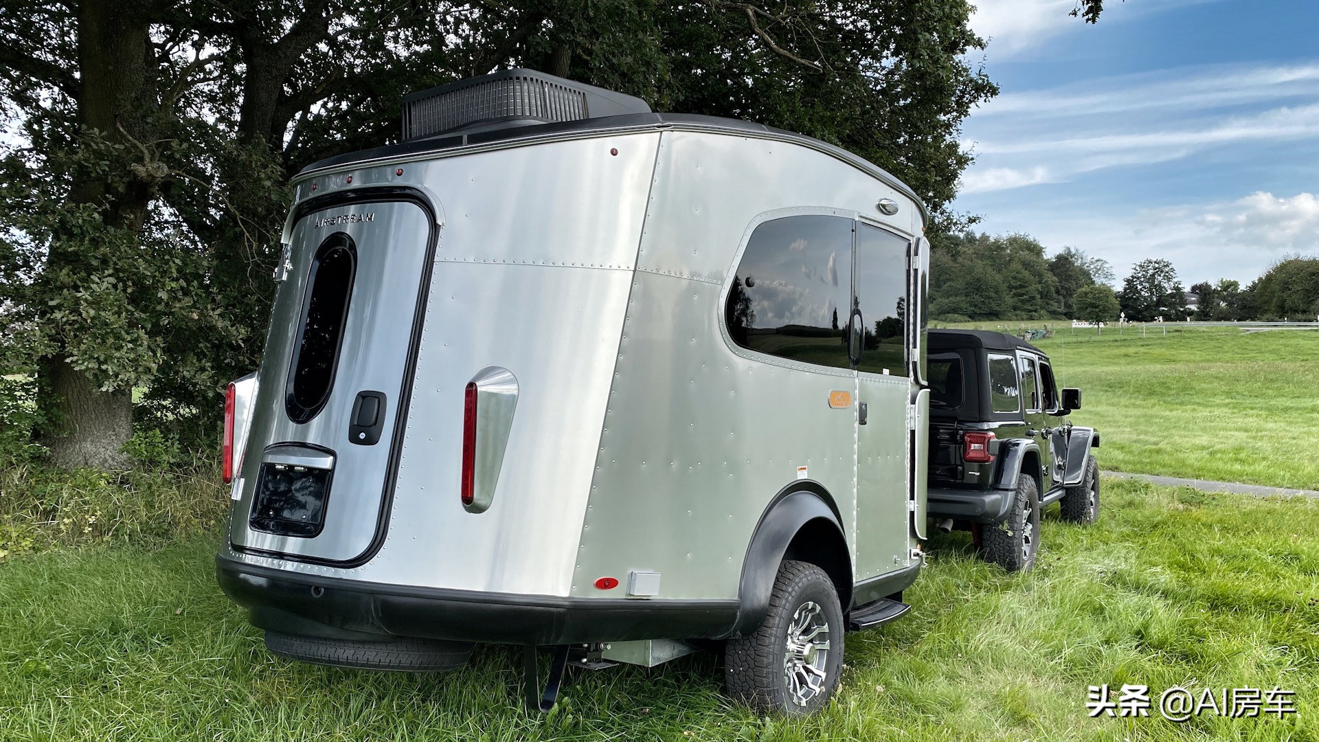 5米长太空铝车身,设计前卫还实用,美系经典入门级越野拖挂房车