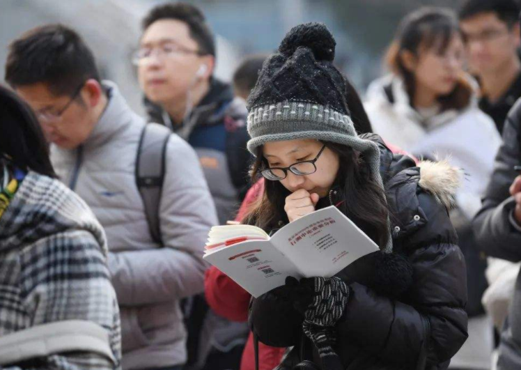 公务员考试中，文科生堪称“考公”小能手，尤其这6个专业很典型