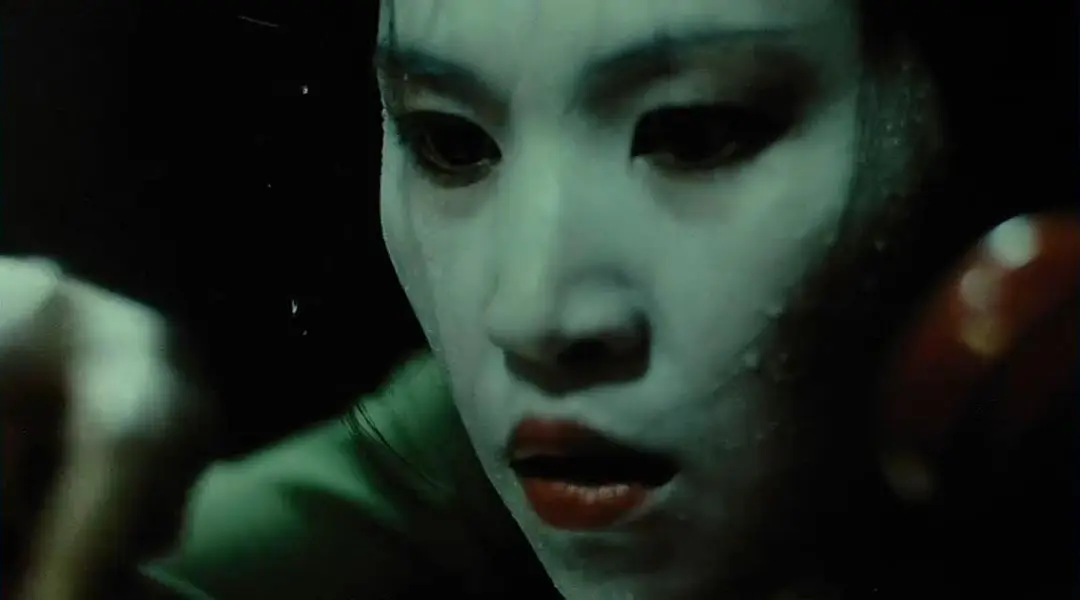 这部恐怖片很“邪性”，女主出殡当天陈百强去世，现在看都后怕