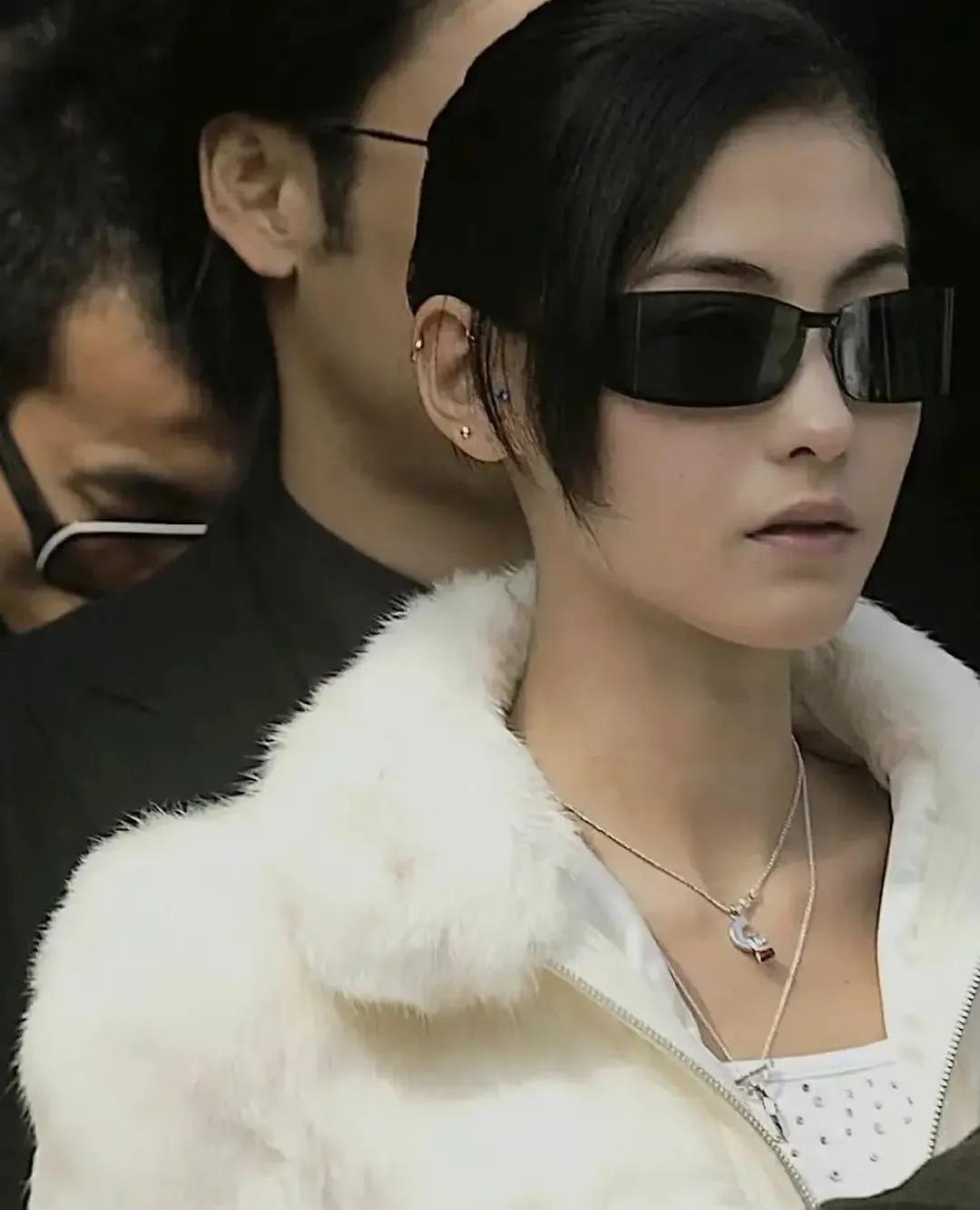 参加张国荣梅艳芳葬礼的众人