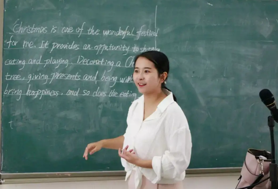 清华北大教师薪资曝光，真实薪资引热议，网友看后直呼我不信