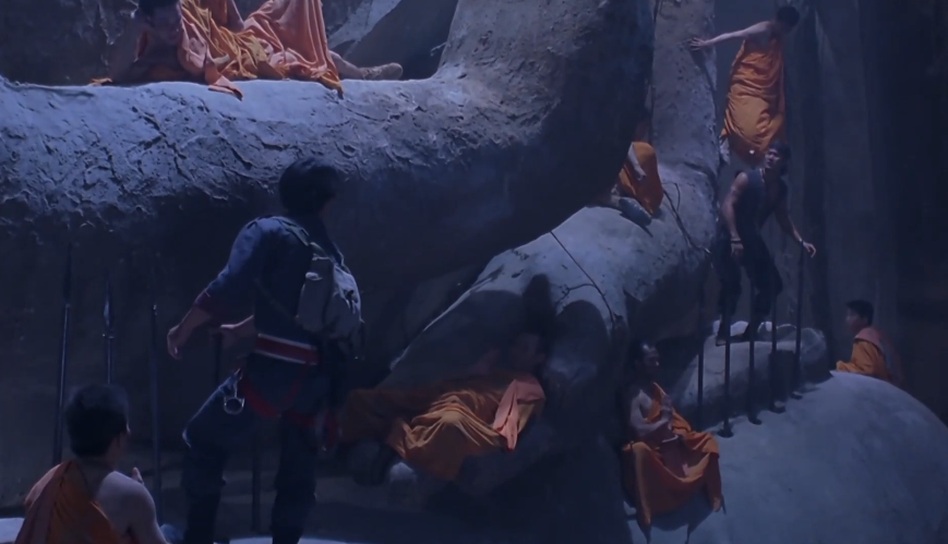 成龙意外受伤，钱小豪获得机遇，拍了部动作大片，影响了一个时代