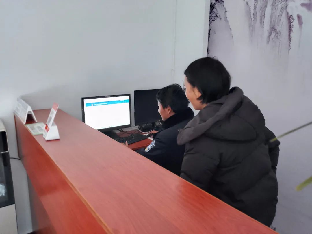【我为群众办实事】维西警方成功办理首张电子版特种行业许可证