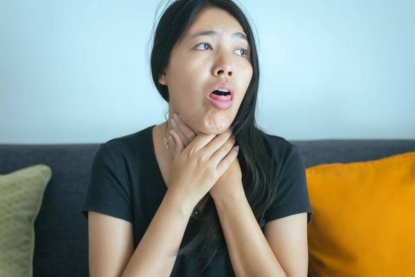 咽喉频繁出现这5种异常，或与咽炎有关，趁早检查，别轻视