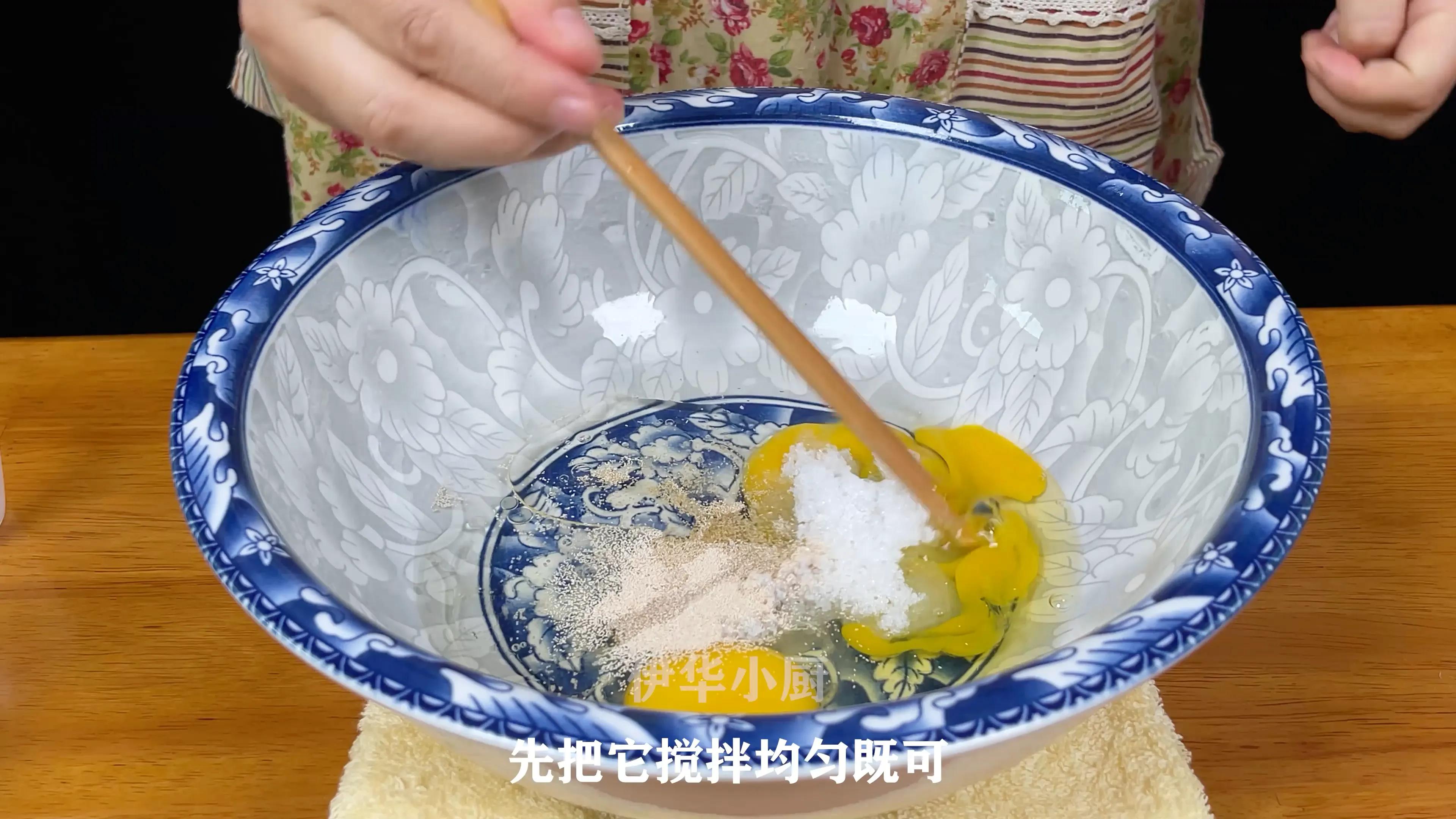 麻花的制作方法（教你做麻花不用油炸松软香甜）