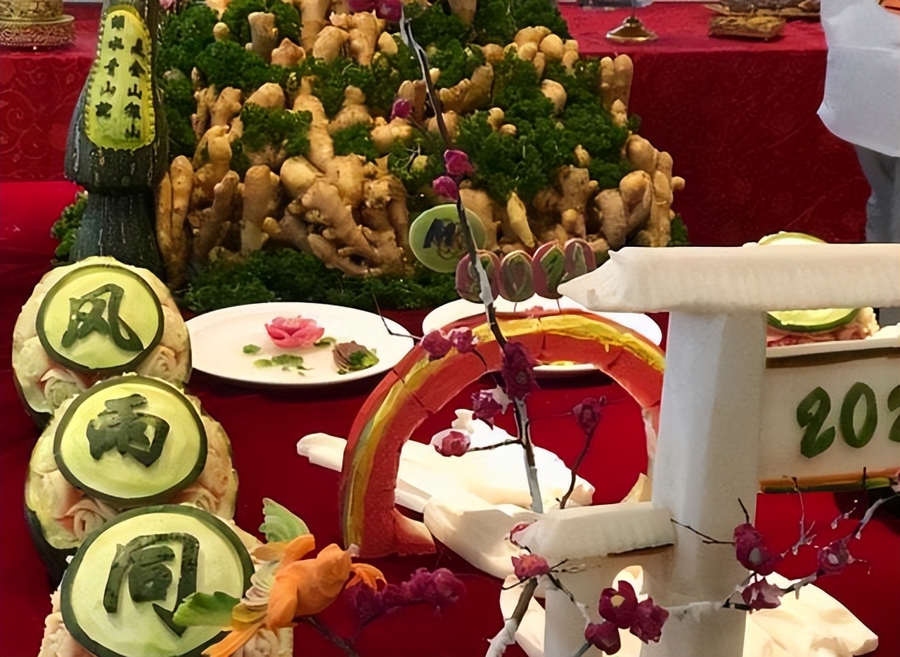 大学“阴间食堂”惨遭吐槽，学生像在殡仪馆吃饭，不由得后背发凉