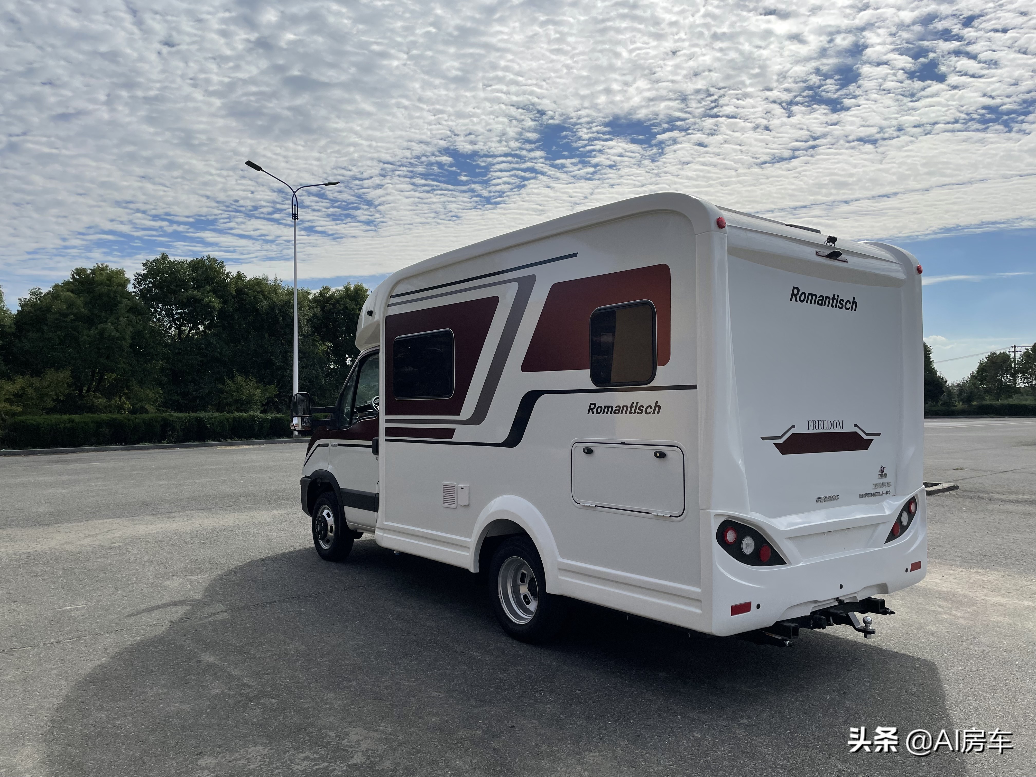 实拍罗曼特斯高配版智能房车,高颜值 全铝车身,动力强带1千锂电