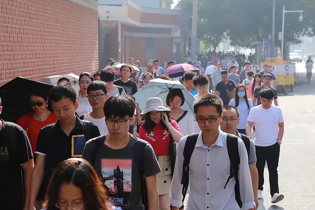 2022有望迎来“高考”小年？分数线可能会下降，考生注意谨慎报考