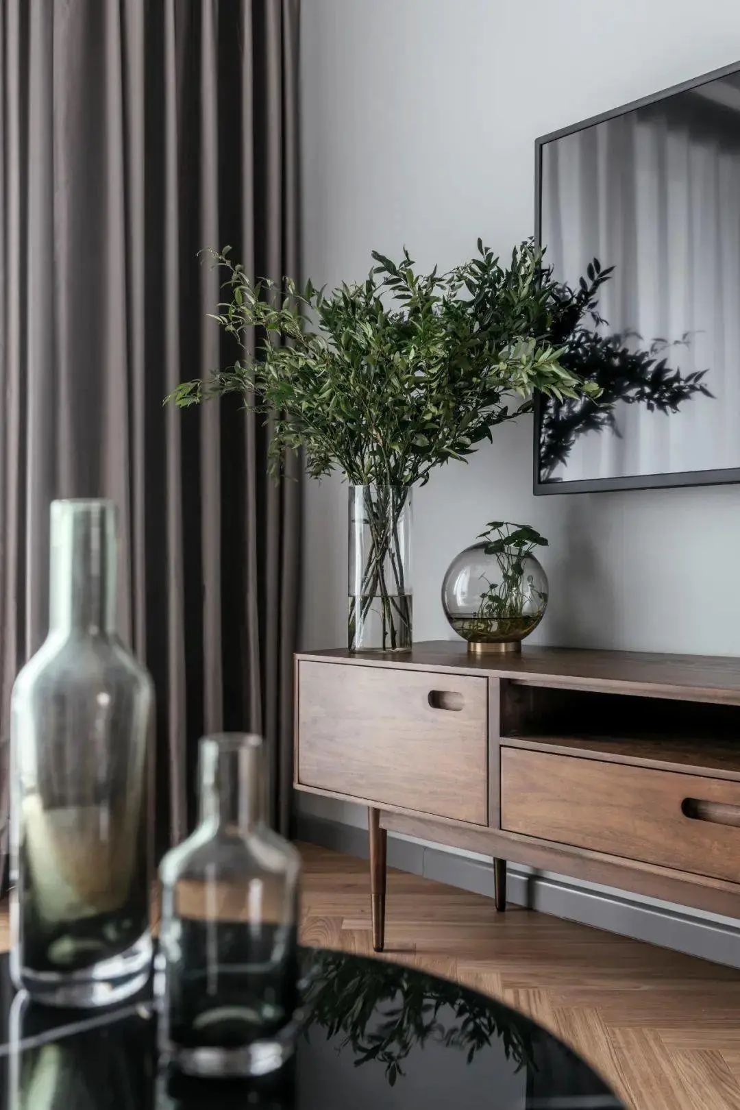 80㎡二房，花5W爆改成浪漫轻奢风的一居室，实用性更强，颜值更高