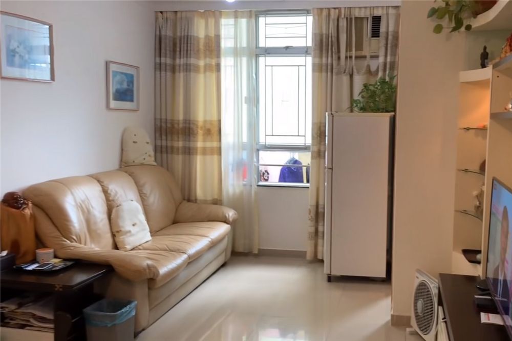 夫妻俩香港“郊区”39㎡小家：房子老旧却收拾得很整洁，乱中有序